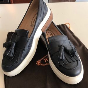 TODs Women’s sz40.5 Navy/Rubber Sole Loafers